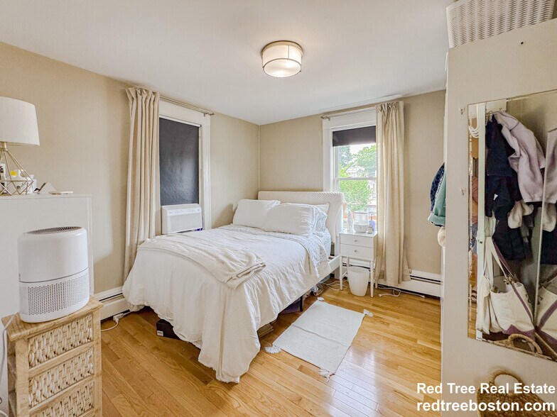 Building Photo - 21 Town Hill St