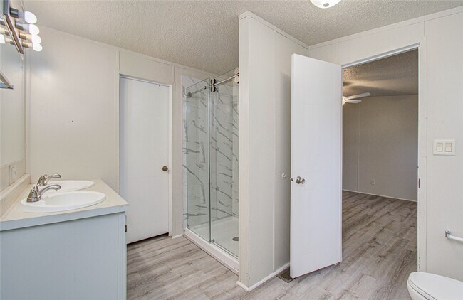 Building Photo - 13704 Lookout Ct