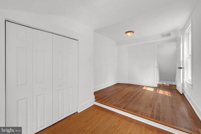 Building Photo - 710 Silver Spring Ave