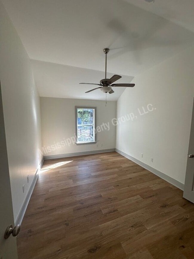 Building Photo - 3BR/3BA For Rent