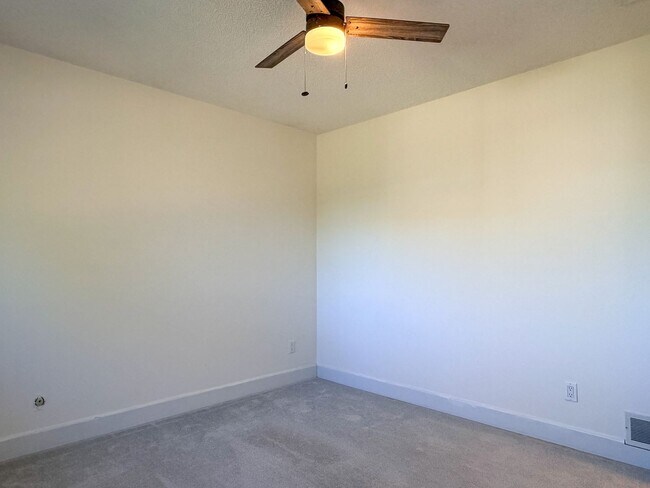 Building Photo - Updated Single-Family Home in Centennial!