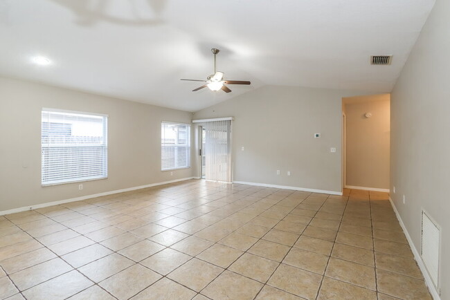 Building Photo - 1411 Wickford Pl