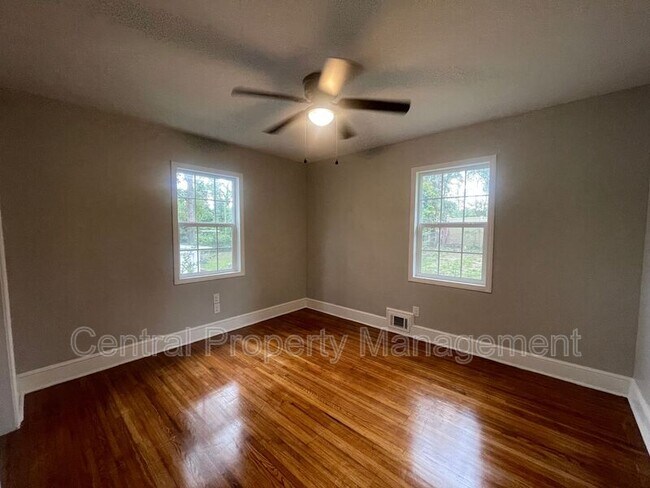 Building Photo - 522 Pennwood Dr