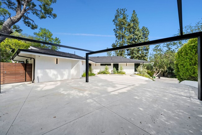 Building Photo - 16105 Clear Oak Dr