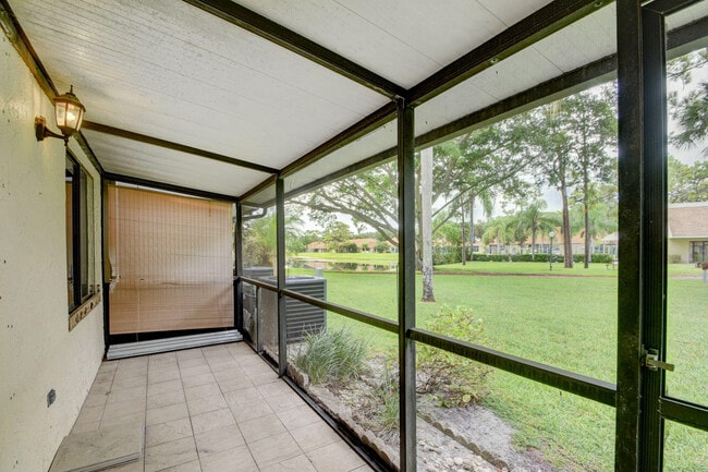 Building Photo - 1105 Maplewood Dr