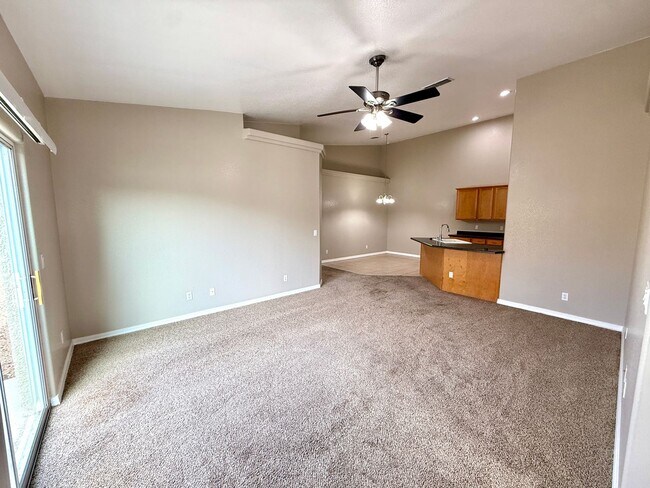 Building Photo - Move in Special! Half off 1st Month's Rent- Great 3 Bedroom Duplex near the Kingman Hospital!