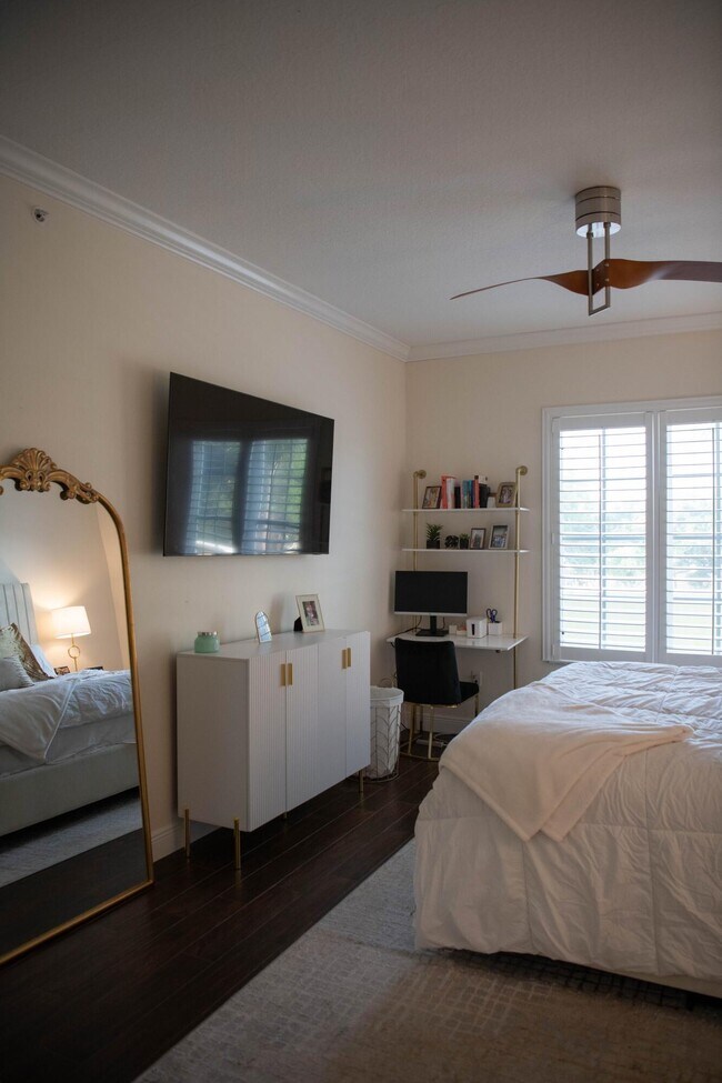 Building Photo - 1203 Town Center Dr