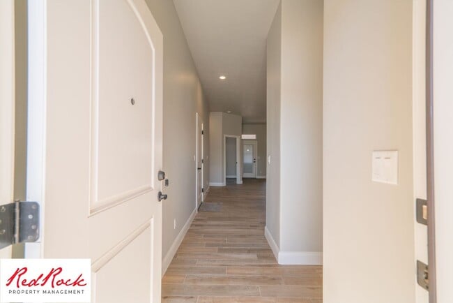 Building Photo - 2 Bedroom Townhome in Sky Ridge, Hurricane