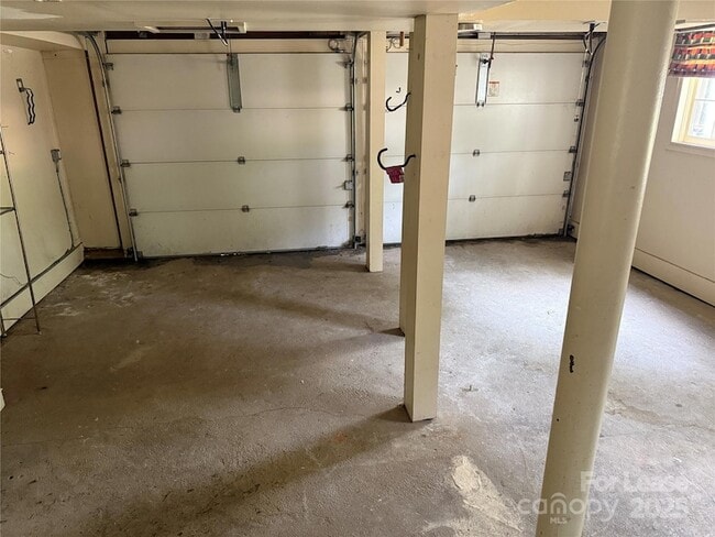 Building Photo - 2610 Providence Rd