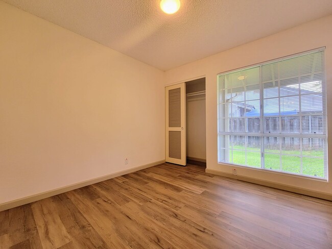 Building Photo - Avaliable now : A 2 Bedroom, 1 bathroom with 2 assigned parking stalls at Royal Palm in Waipio