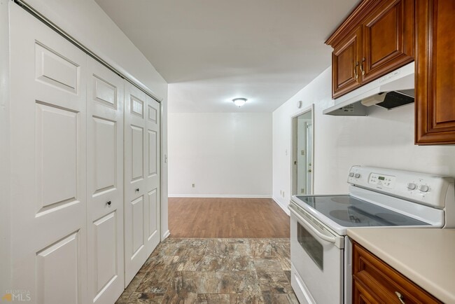 Building Photo - 866 Bonneville Terrace NW