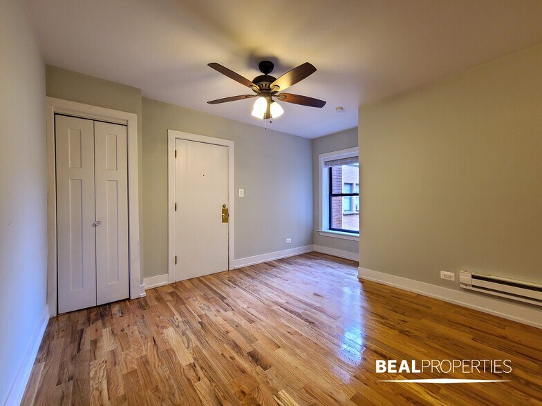 Primary Photo - 819 W Cornelia Ave