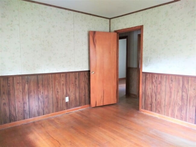 Building Photo - Charming 3 Bedroom Home on a Quiet Street!