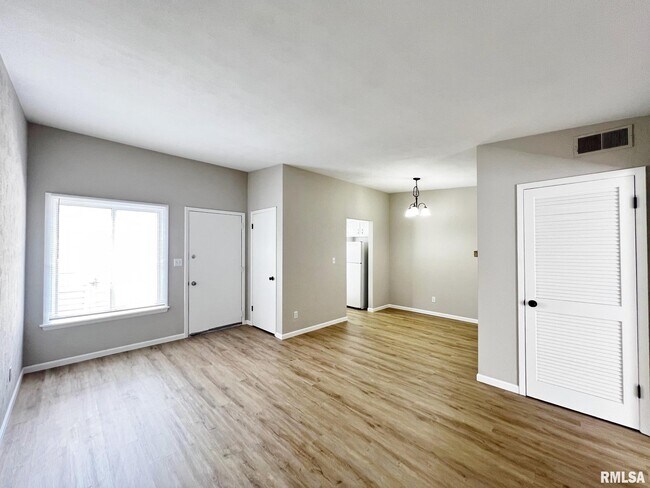 Building Photo - 6809 N Frostwood Pkwy