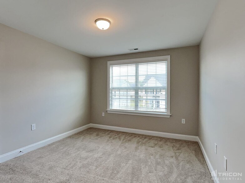 Building Photo - 98 W Falcon Ct