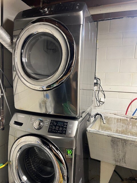 Building Photo - 2674 Matilda St