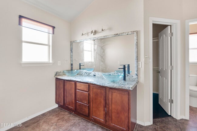 Building Photo - 6609 Parque Del Sol Dr