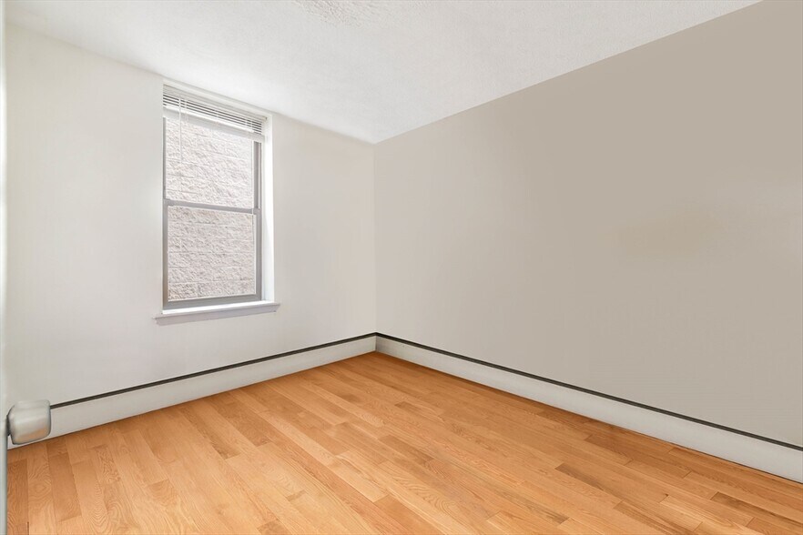 Building Photo - 9 N Margin St