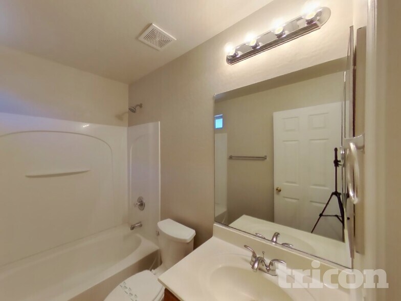 Building Photo - 1491 E Stirrup Ln