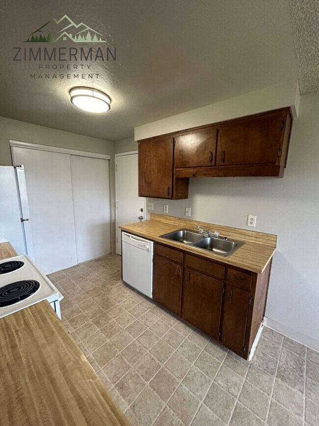 Building Photo - 2357 6th St