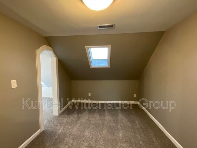 Building Photo - 132 N 82nd St