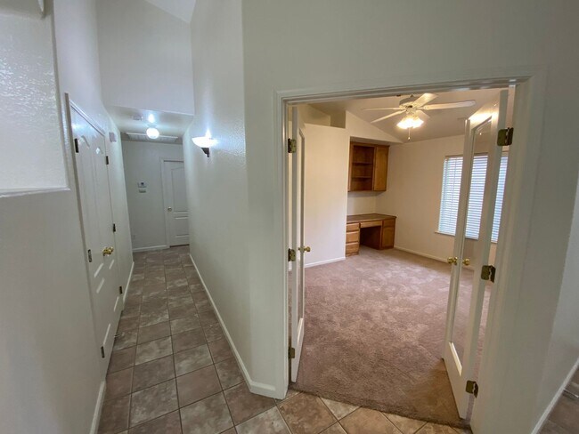 Building Photo - Coming soon, Beautiful Home located SE Visalia!