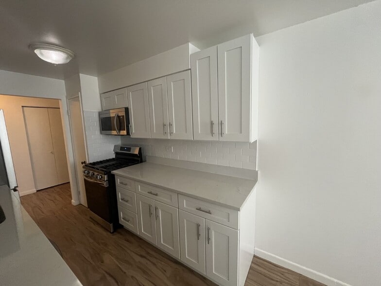 Building Photo - 5680 N Elston Ave