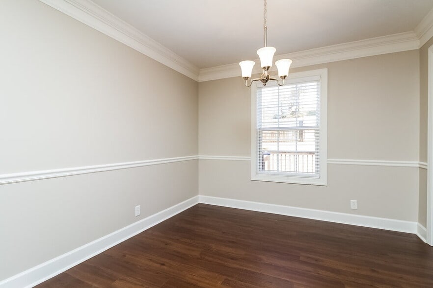 Building Photo - 1636 Bridgecrest Dr