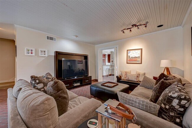 Building Photo - 6329 Del Monte Dr