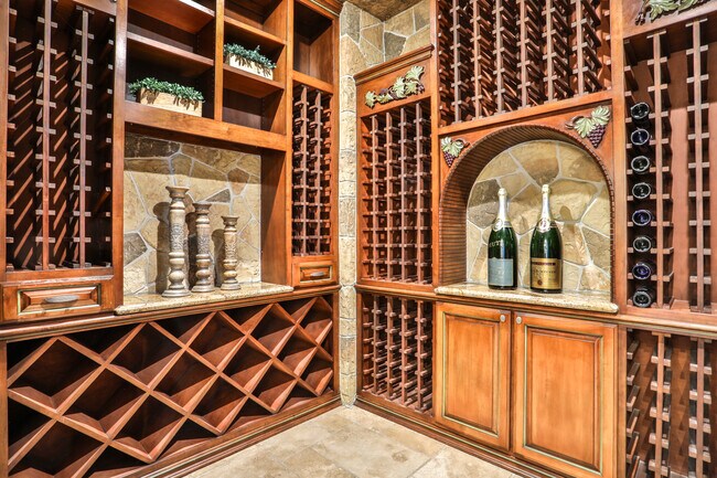 Building Photo - 39520 Colleen Way