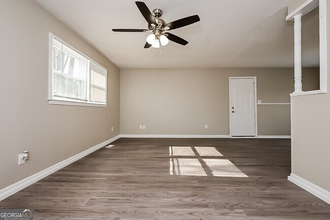 Building Photo - 4975 Manor Dr SW