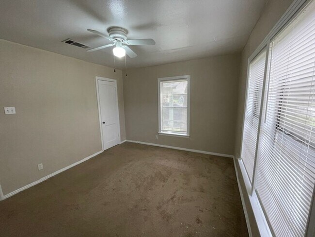 Building Photo - 845 Rumfield Rd