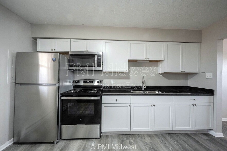 Building Photo - 570 US-52