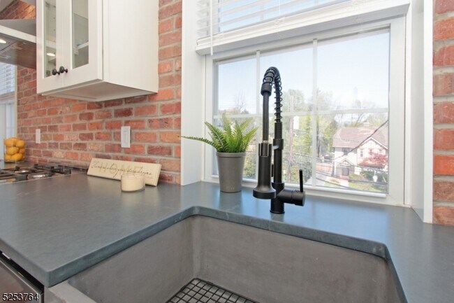 Building Photo - 378 Claremont Ave