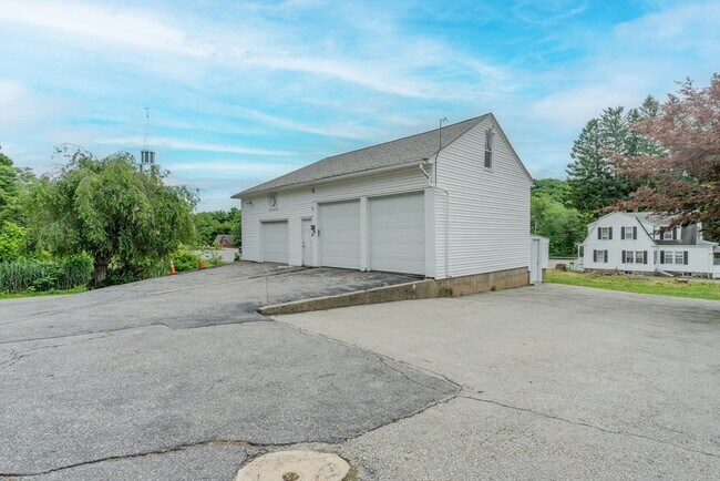 Building Photo - 9 Beach St