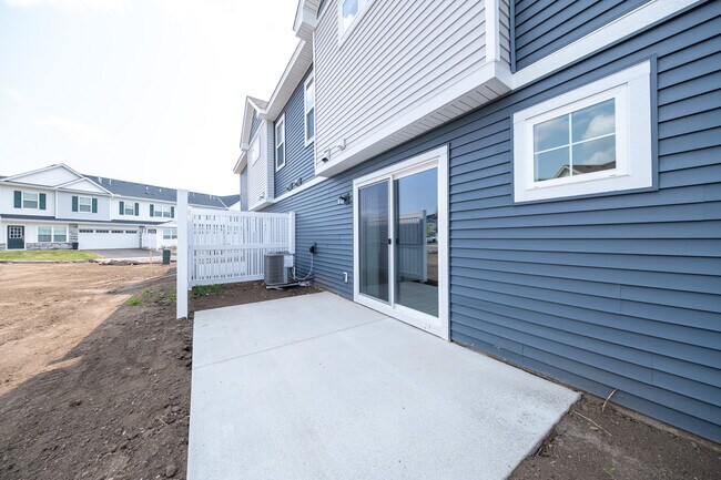 Building Photo - 15004 Ahena Curv