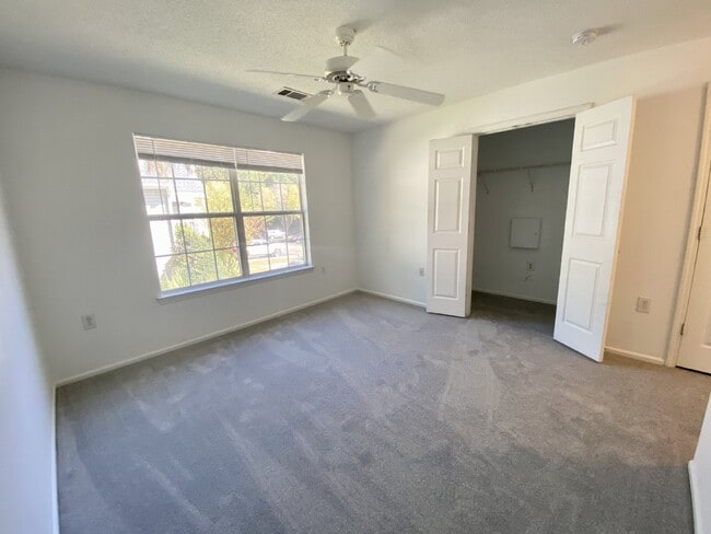 Building Photo - Spacious, One Bedroom Apartment W/ a Balcony!