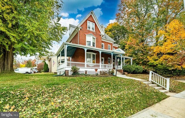 Building Photo - 300 N Penn St