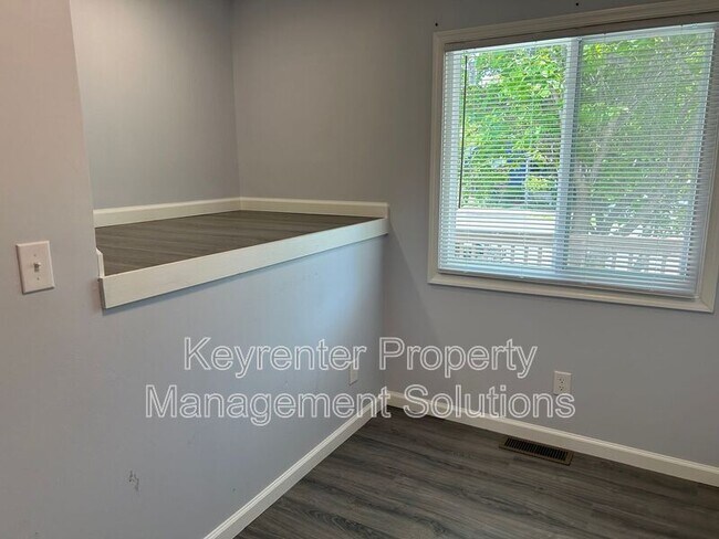 Building Photo - 421 N Charlotte Ave