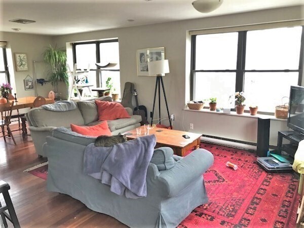 Building Photo - 197 Sidney St