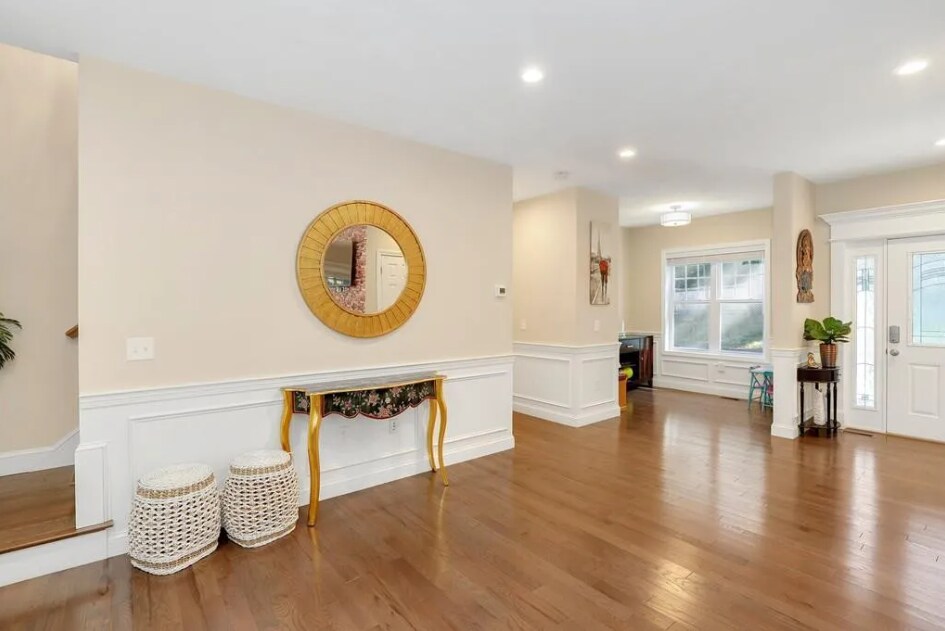 Building Photo - 22 Beacon St