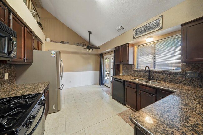 Building Photo - 10035 Red Wolf Ln