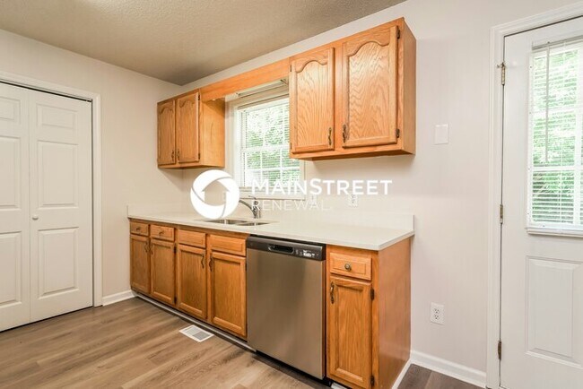 Building Photo - 3 Bedroom Pet-Friendly Home in THOMASVILLE...