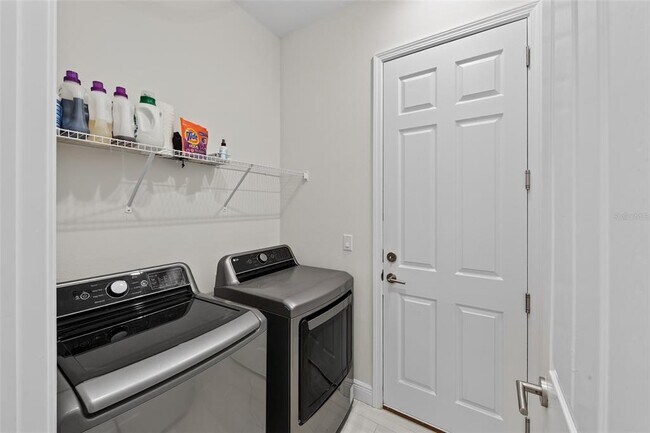 Building Photo - 5504 Title Row Dr
