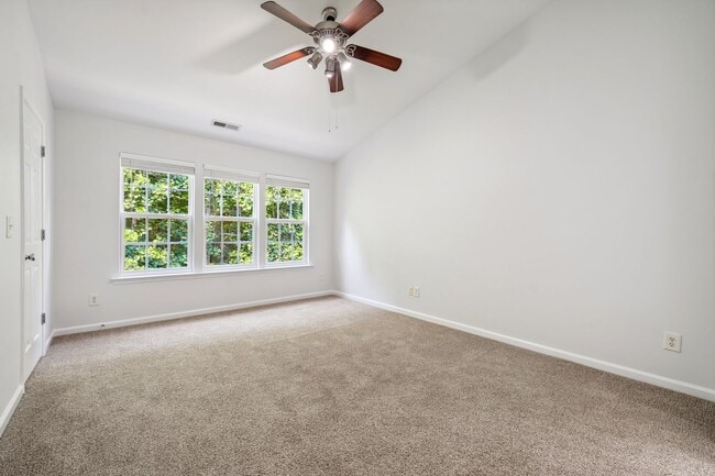 Building Photo - Spacious Townhome with Finished Basement -...