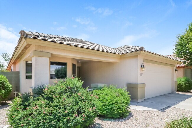 Building Photo - 15881 W Latham St