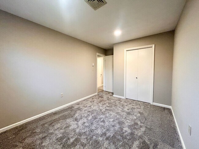 Building Photo - 60 N Conestoga Dr