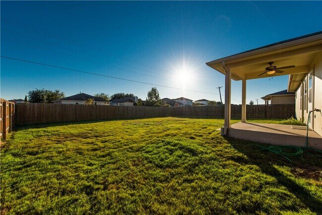 Building Photo - 322 Foxglove Dr