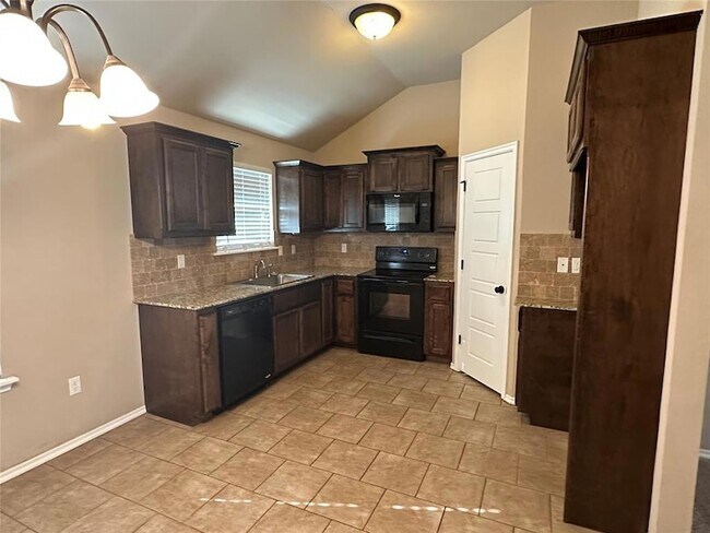 Building Photo - 5811 Marblewood Dr