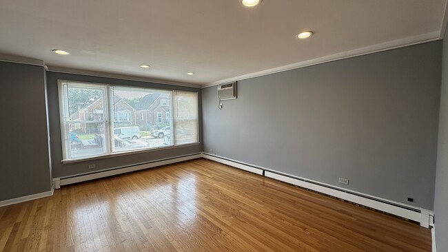 Building Photo - 6118 W Gunnison St